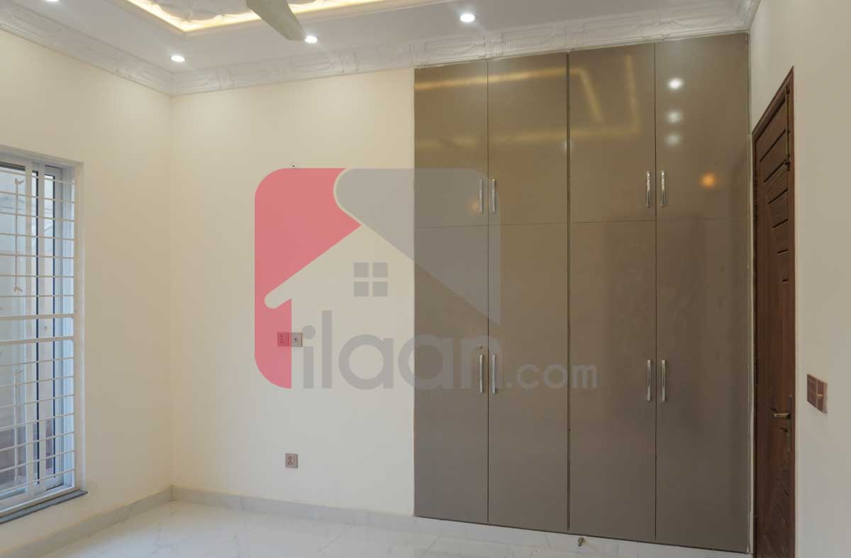 10 Marla House for Sale in Tariq Gardens, Lahore