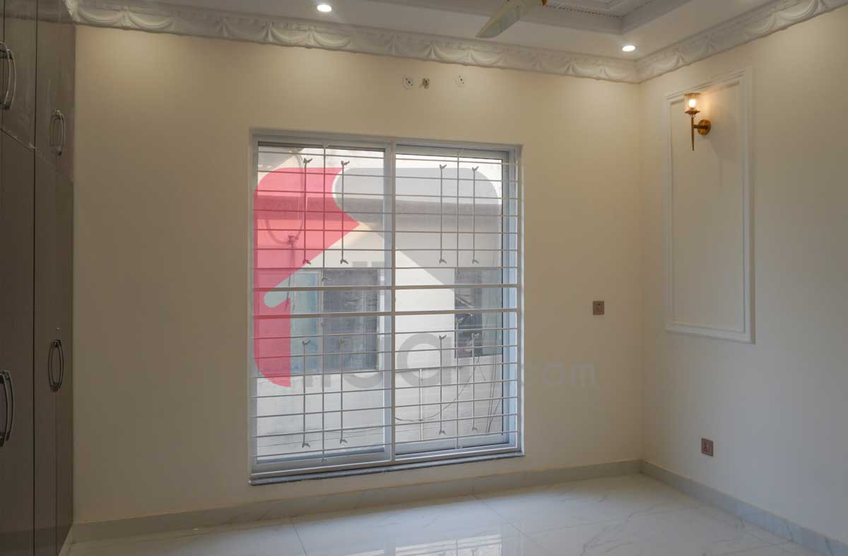 10 Marla House for Sale in Tariq Gardens, Lahore