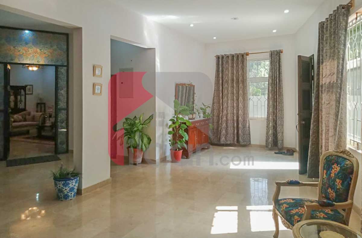 725 Sq.yd House for Rent in Block 6, PECHS, Karachi