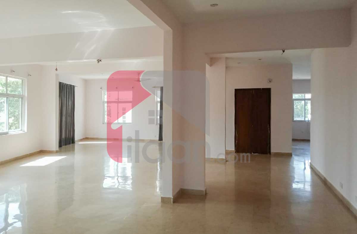 725 Sq.yd House for Rent in Block 6, PECHS, Karachi