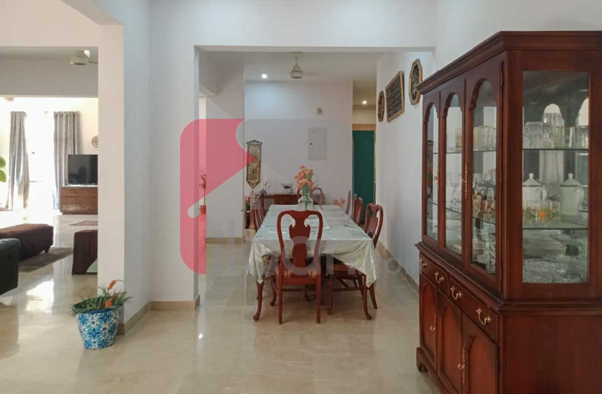 725 Sq.yd House for Rent in Block 6, PECHS, Karachi