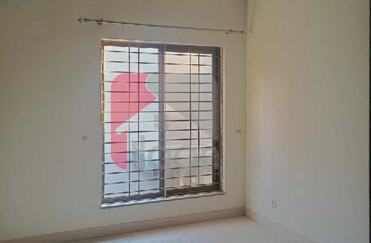 10 Marla House for Rent in Phase 8, DHA Lahore