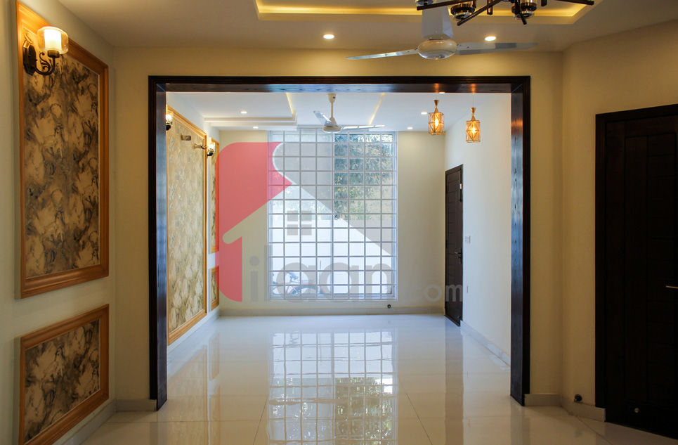 8 Marla House for Sale in Block D, Phase 2, Bahria Orchard, Lahore