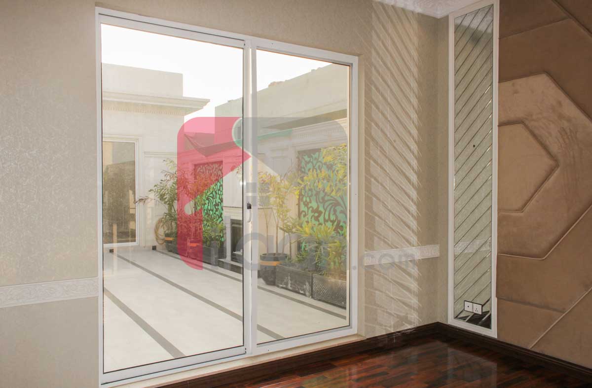 1 Kanal House for Sale in Block D, Phase 6, DHA Lahore
