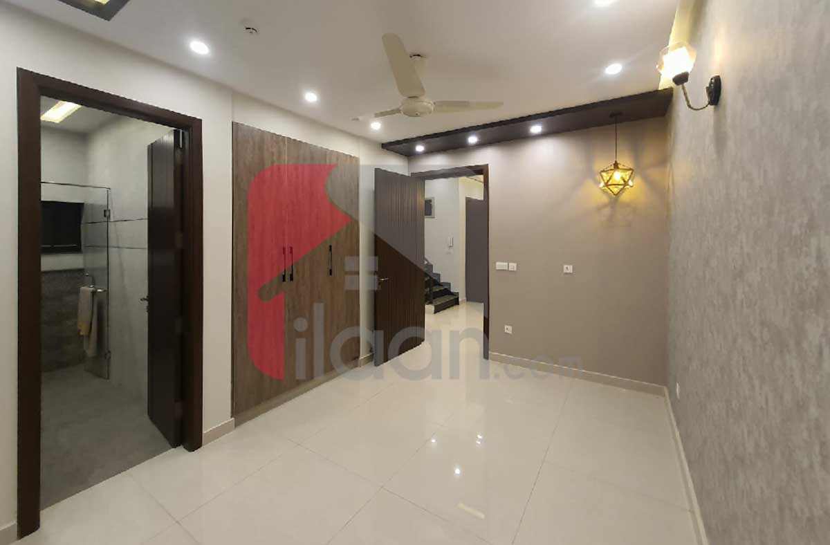 1 Kanal House for Sale in Block R, Phase 7, DHA Lahore 