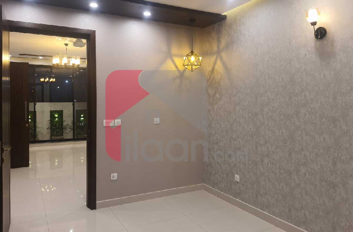 1 Kanal House for Sale in Block R, Phase 7, DHA Lahore 