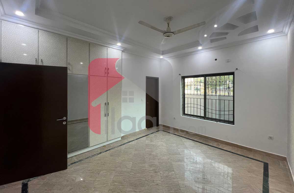 10 Marla House for Sale in Phase 8, DHA Lahore
