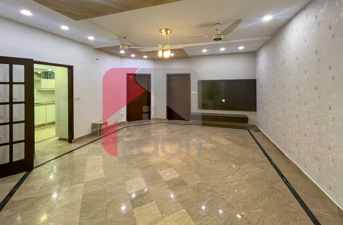 10 Marla House for Sale in Phase 8, DHA Lahore