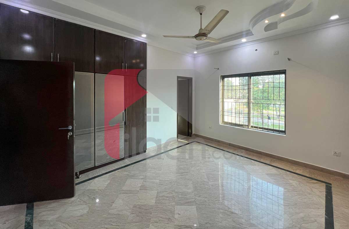 10 Marla House for Sale in Phase 8, DHA Lahore