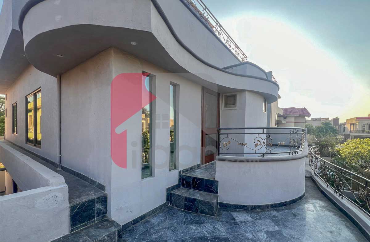 10 Marla House for Sale in Phase 8, DHA Lahore