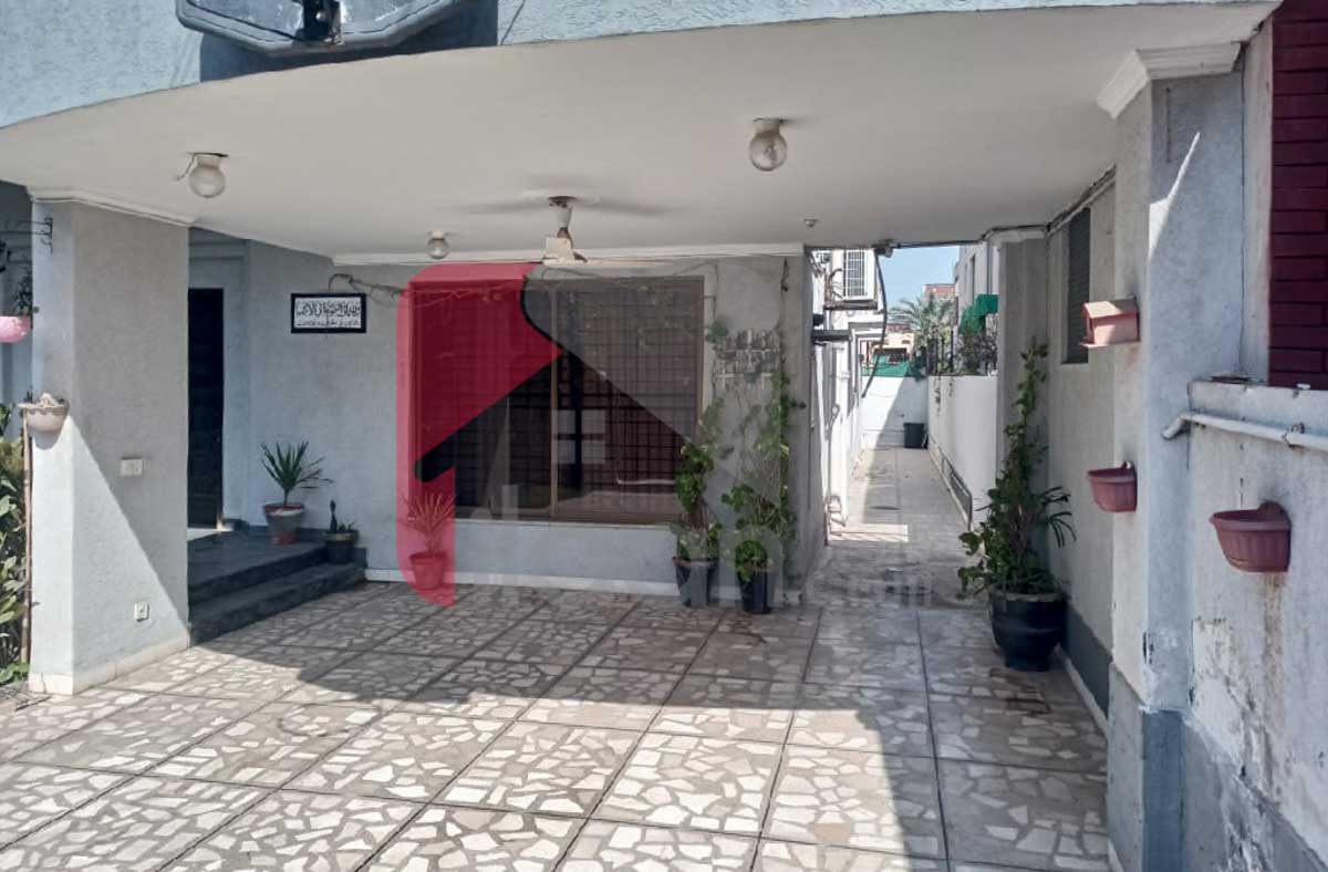 1 Kanal House for Rent in Phase 4, DHA Lahore (Furnished)) 