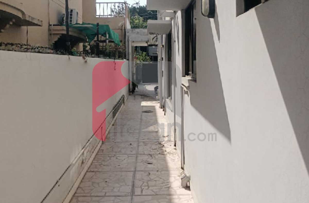 1 Kanal House for Rent in Phase 4, DHA Lahore (Furnished)) 