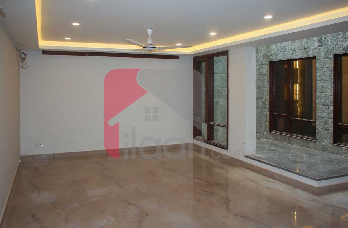 500 Sq.yd House for Sale in Phase 8, DHA Karachi