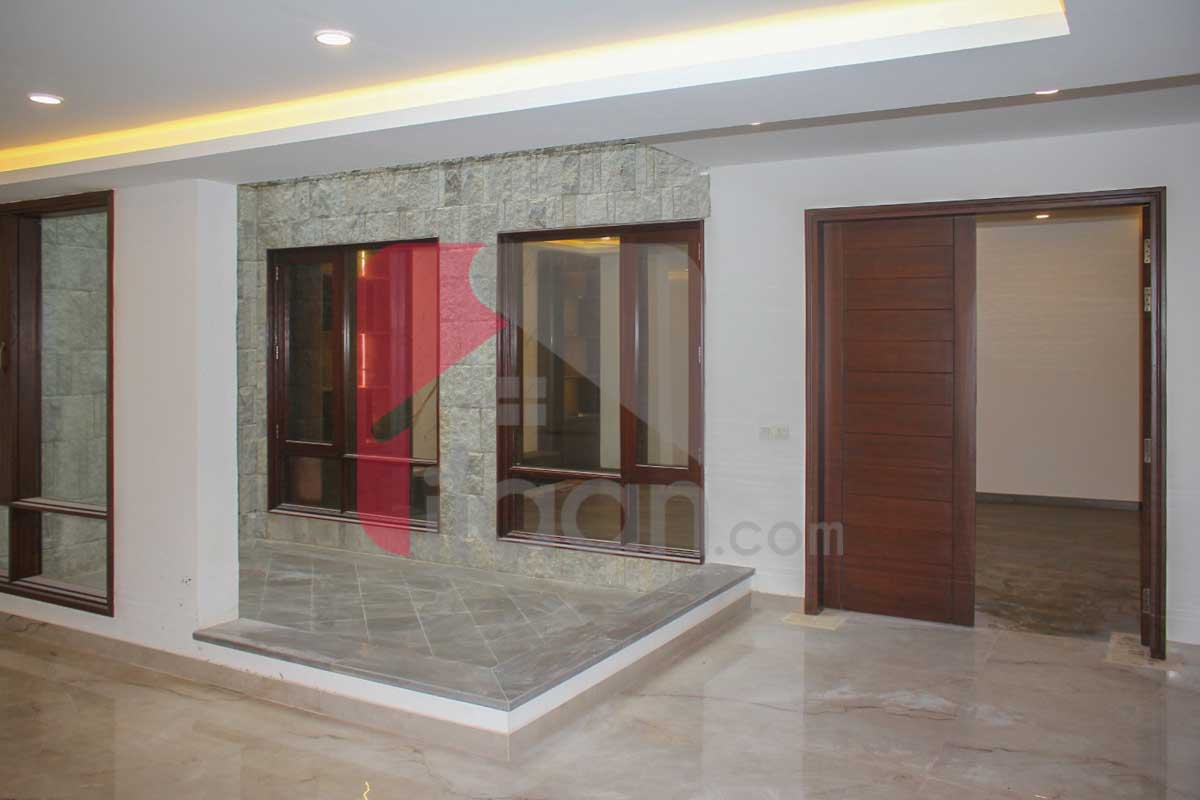 500 Sq.yd House for Sale in Phase 8, DHA Karachi