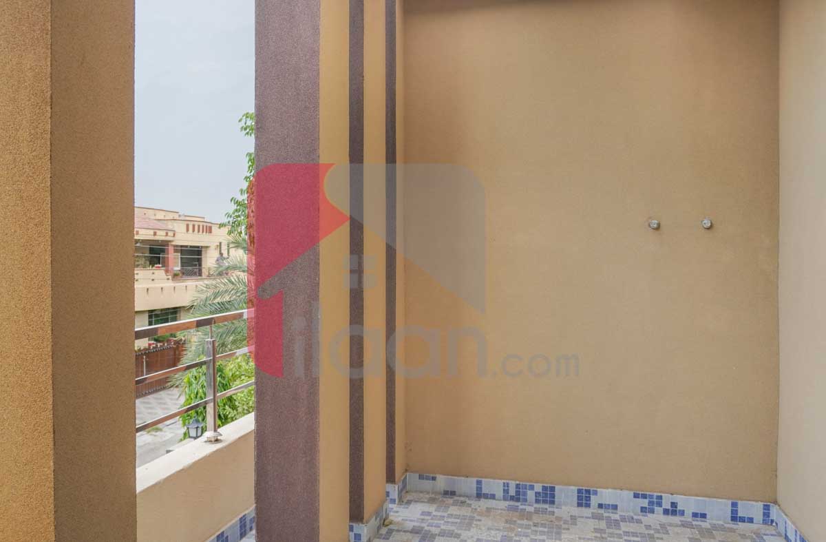 10 Marla House for Sale in Nasheman-e-Iqbal, Lahore