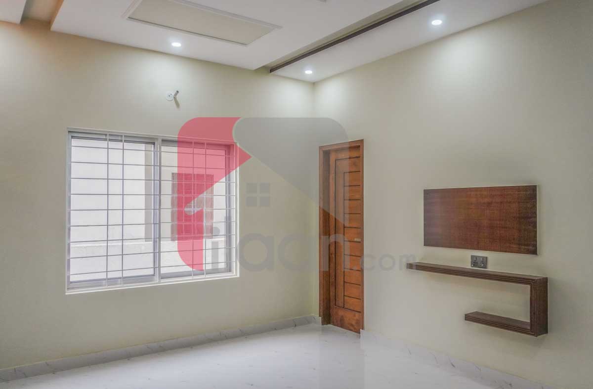 10 Marla House for Sale in Nasheman-e-Iqbal, Lahore