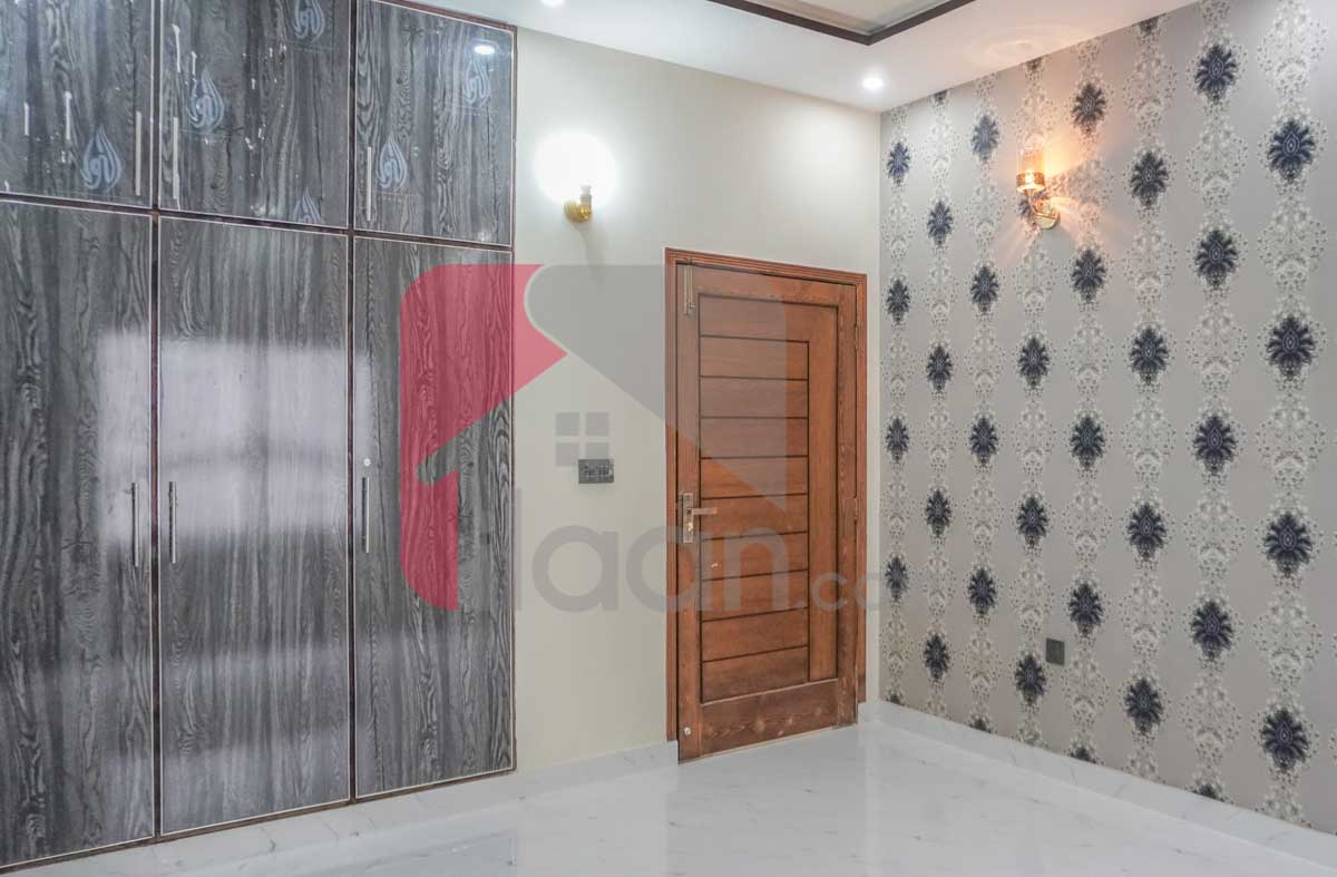10 Marla House for Sale in Nasheman-e-Iqbal, Lahore