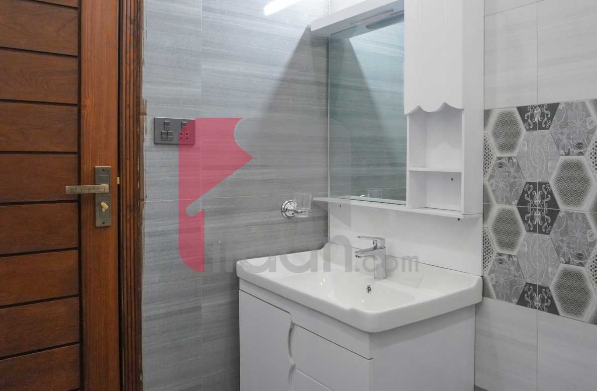 10 Marla House for Sale in Nasheman-e-Iqbal, Lahore