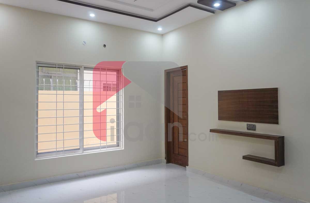 10 Marla House for Sale in Nasheman-e-Iqbal, Lahore