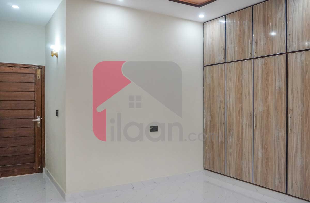 10 Marla House for Sale in Nasheman-e-Iqbal, Lahore