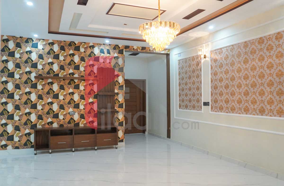 10 Marla House for Sale in Nasheman-e-Iqbal, Lahore