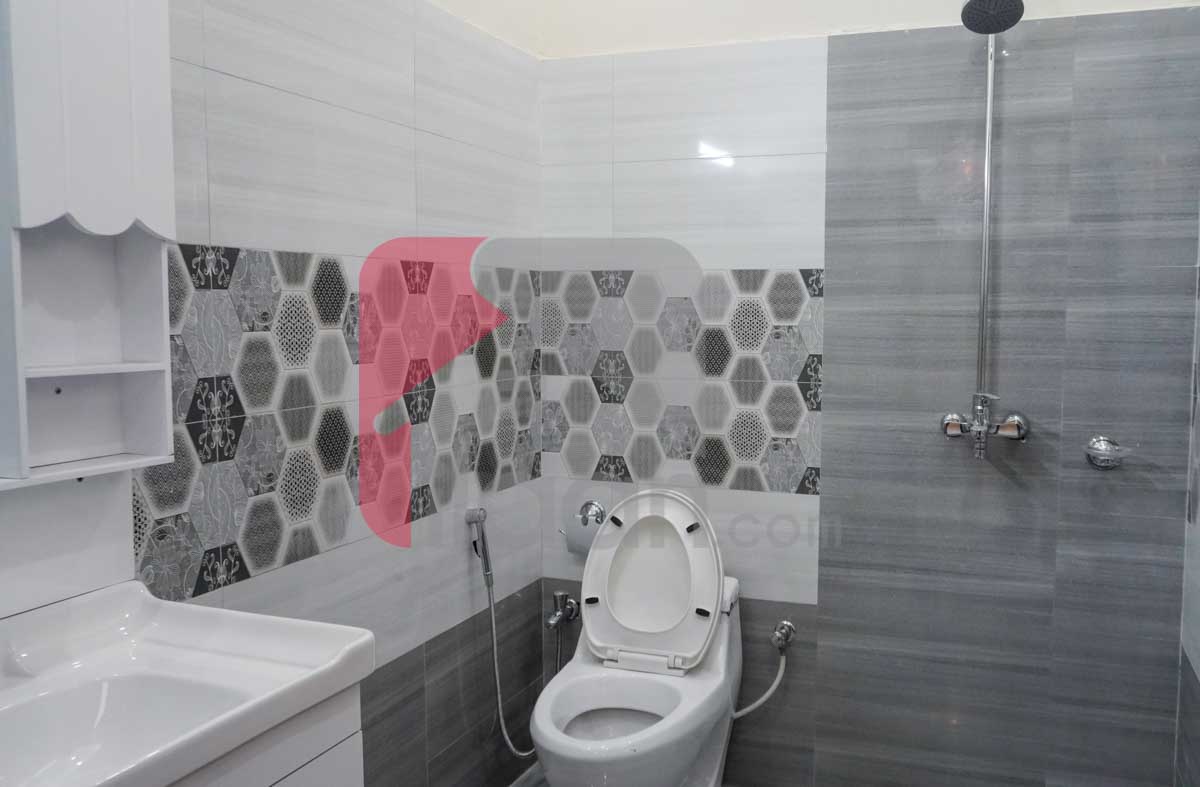 10 Marla House for Sale in Nasheman-e-Iqbal, Lahore