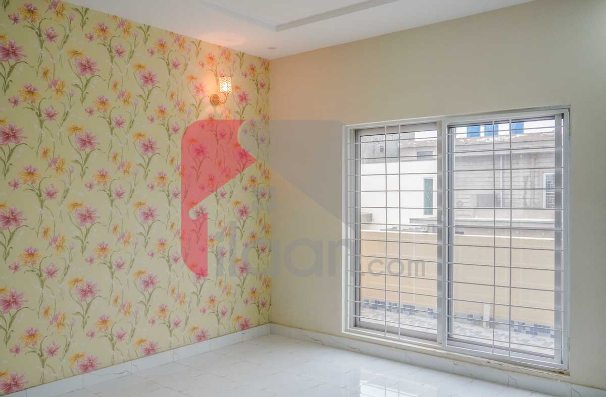 10 Marla House for Sale in Nasheman-e-Iqbal, Lahore