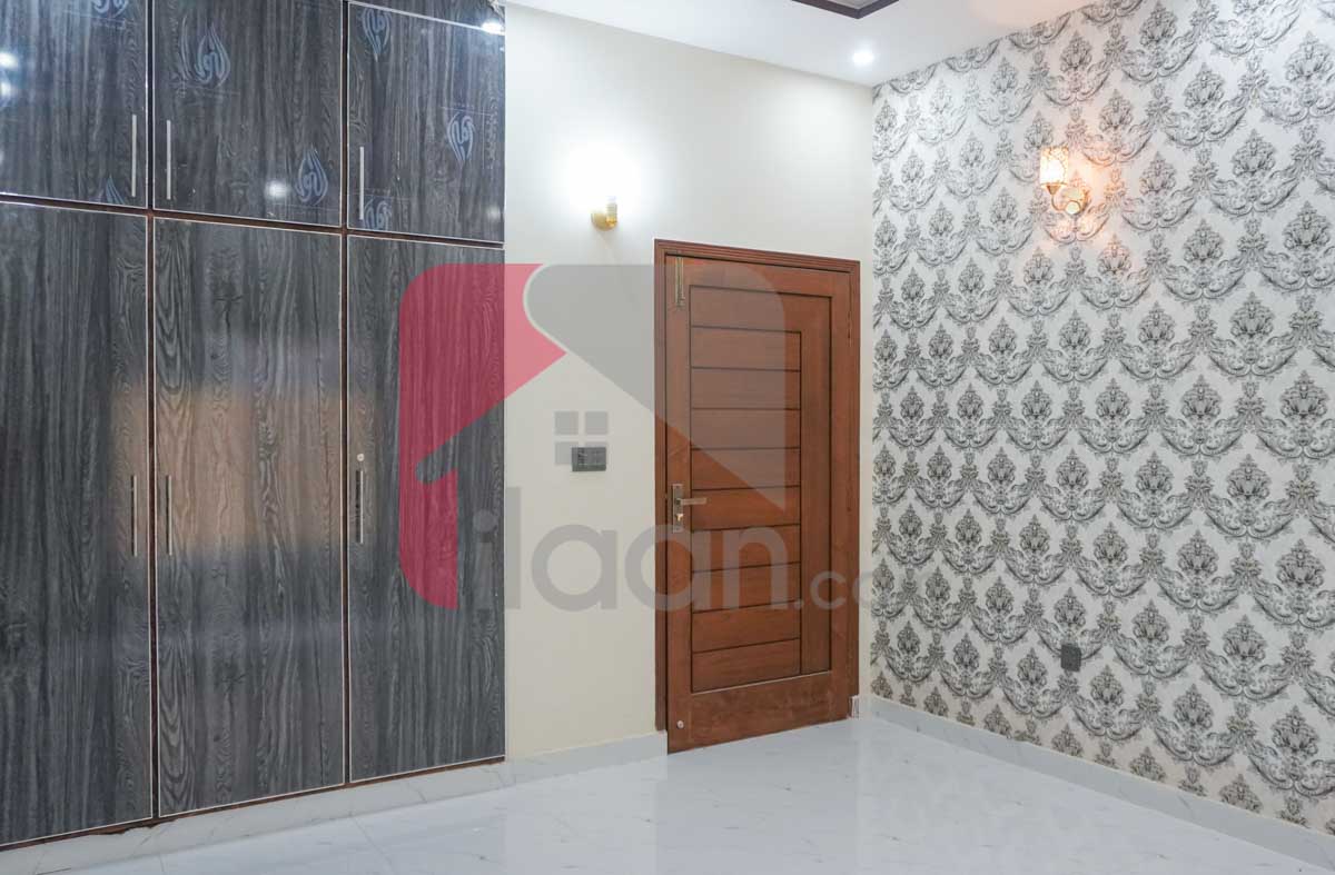 10 Marla House for Sale in Nasheman-e-Iqbal, Lahore
