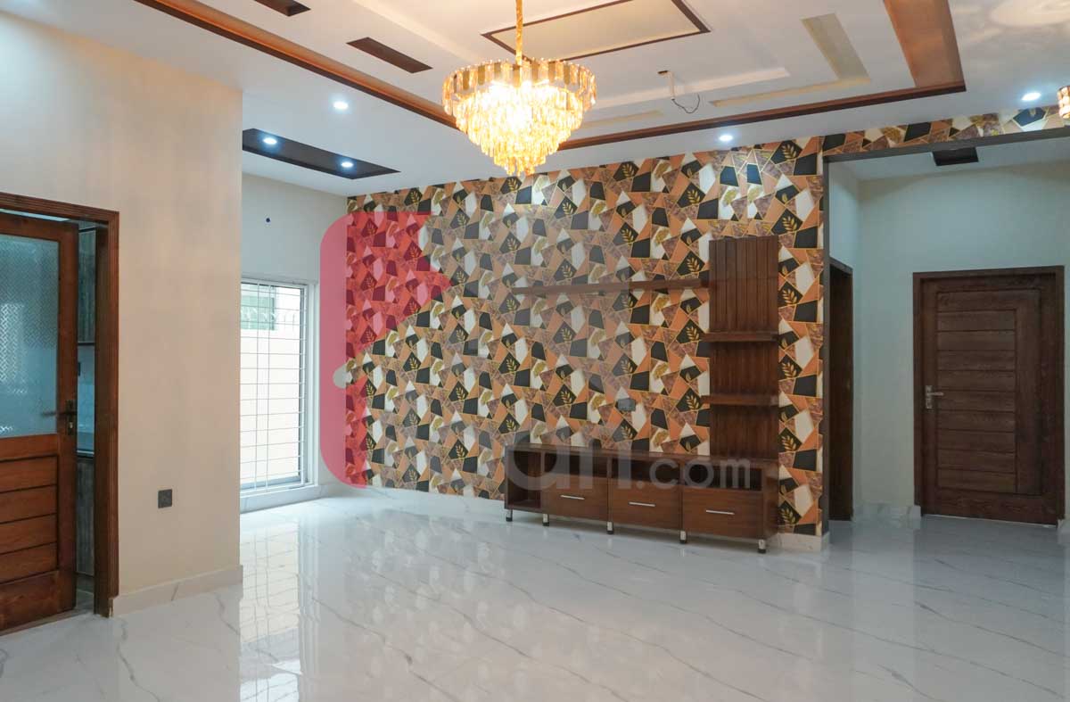 10 Marla House for Sale in Nasheman-e-Iqbal, Lahore