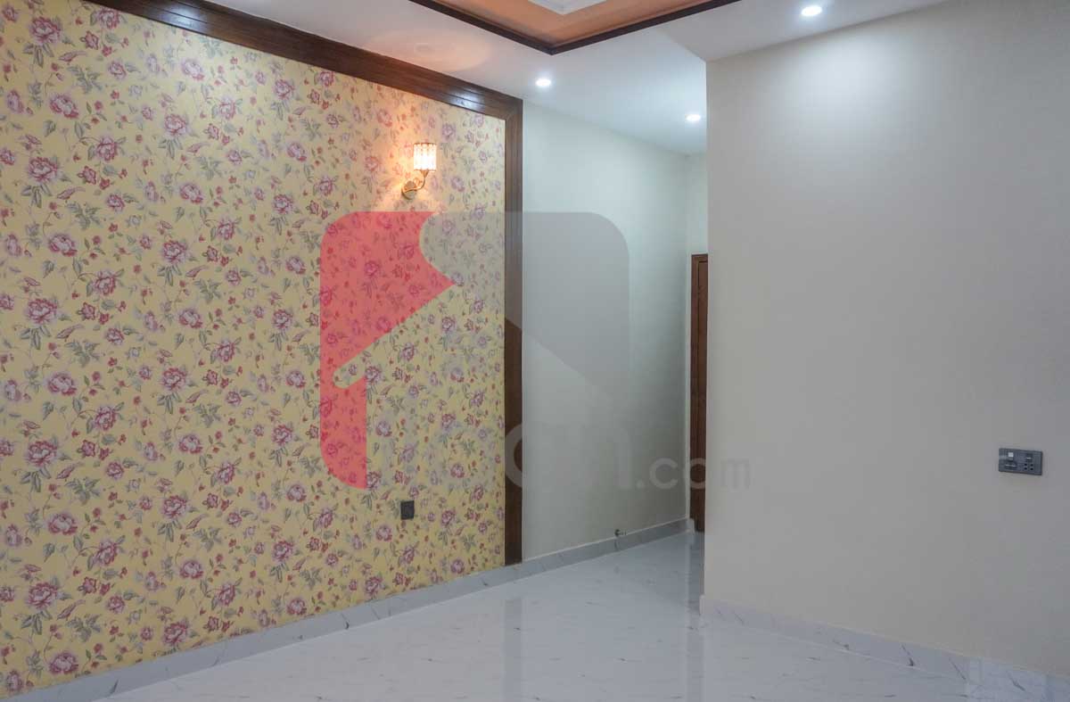 10 Marla House for Sale in Nasheman-e-Iqbal, Lahore