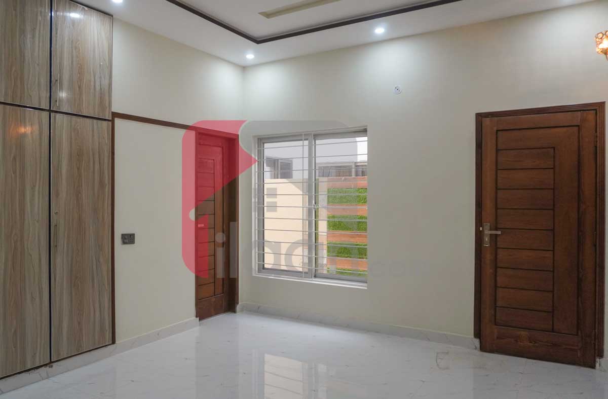 10 Marla House for Sale in Nasheman-e-Iqbal, Lahore