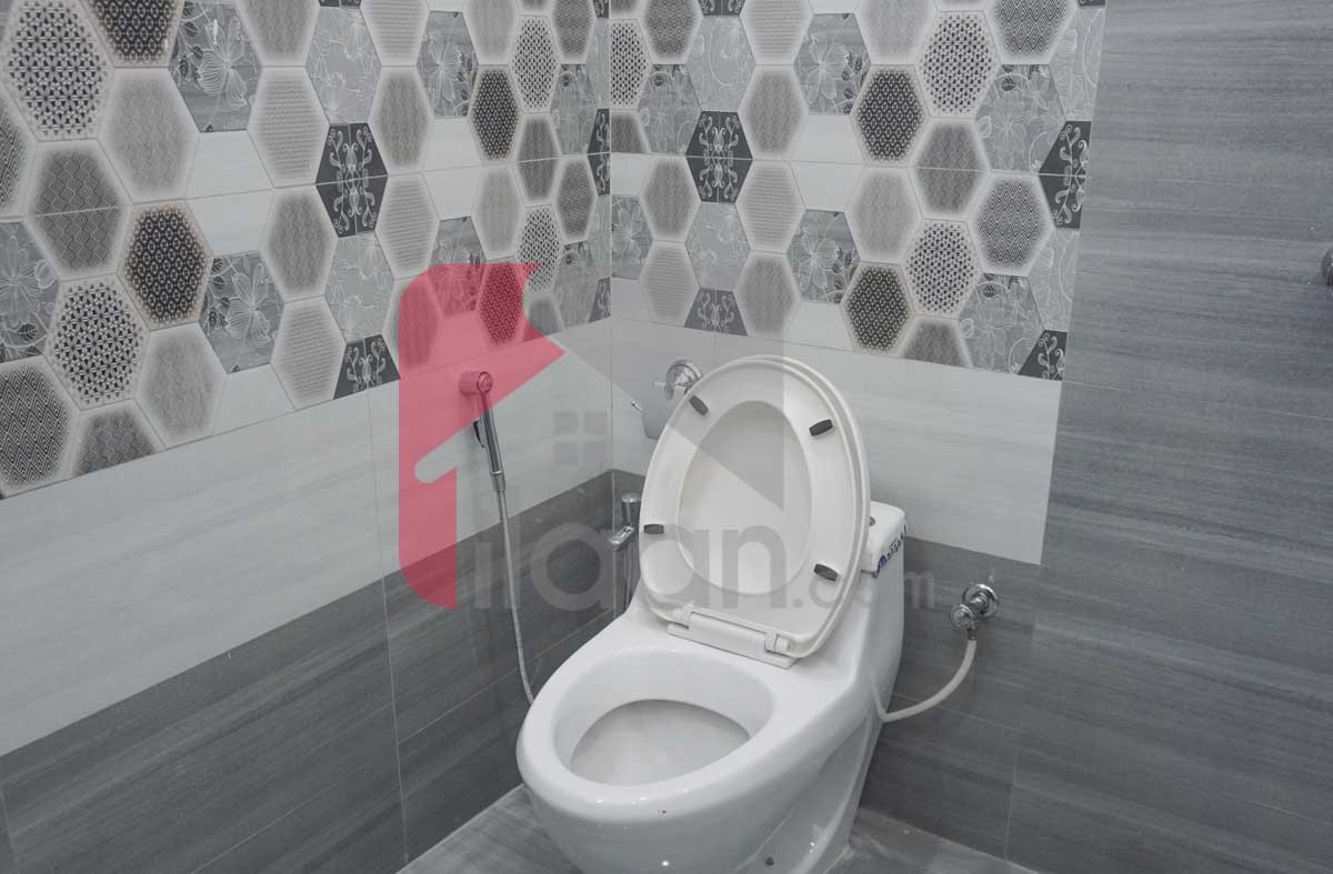 10 Marla House for Sale in Nasheman-e-Iqbal, Lahore