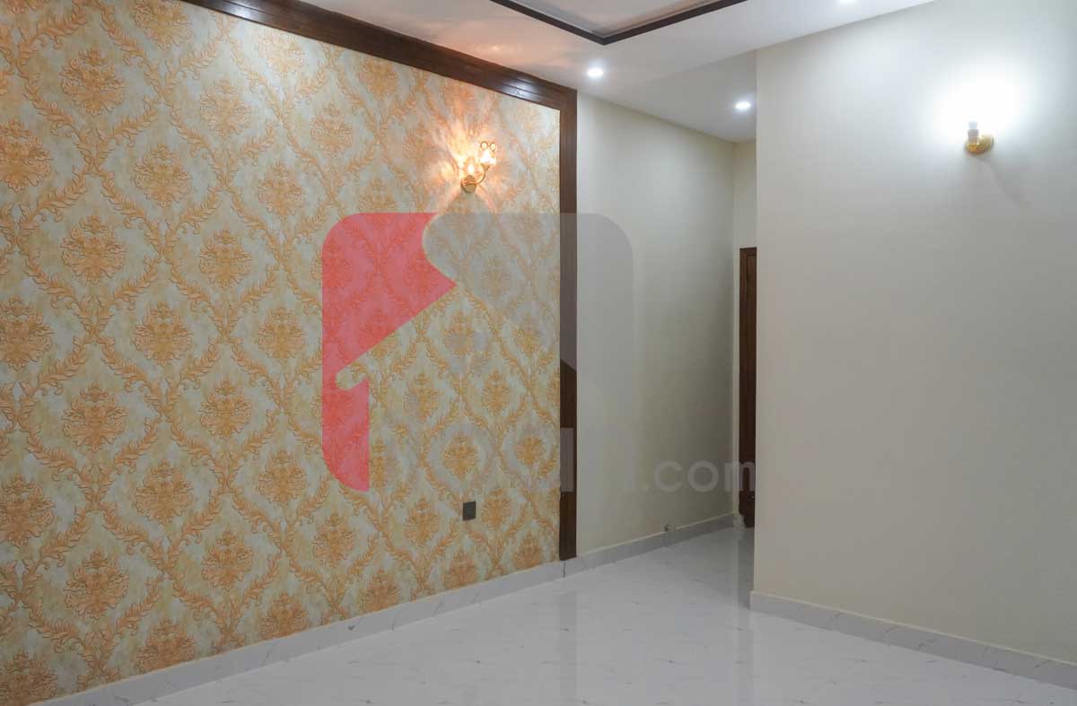 10 Marla House for Sale in Nasheman-e-Iqbal, Lahore