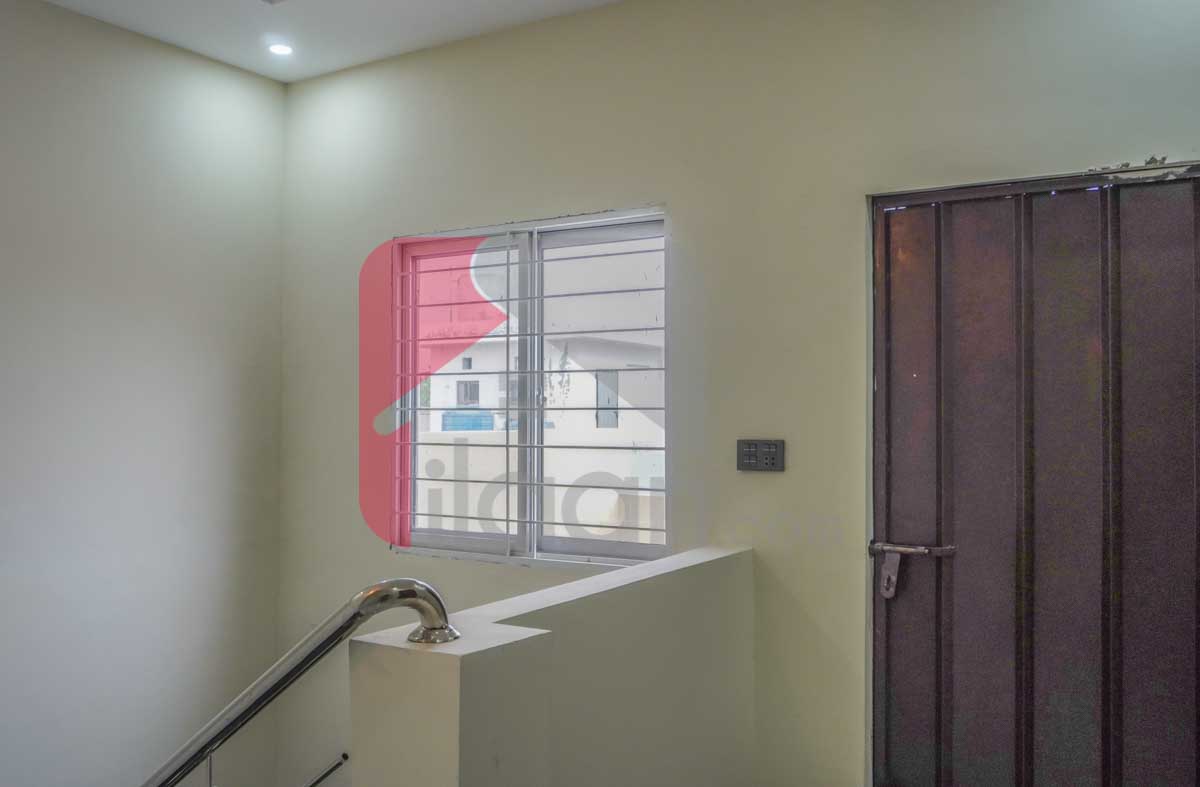 10 Marla House for Sale in Nasheman-e-Iqbal, Lahore