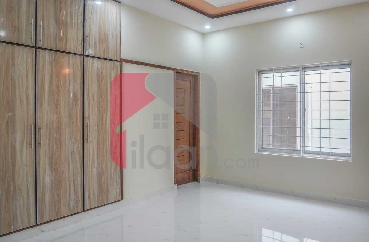 10 Marla House for Sale in Nasheman-e-Iqbal, Lahore