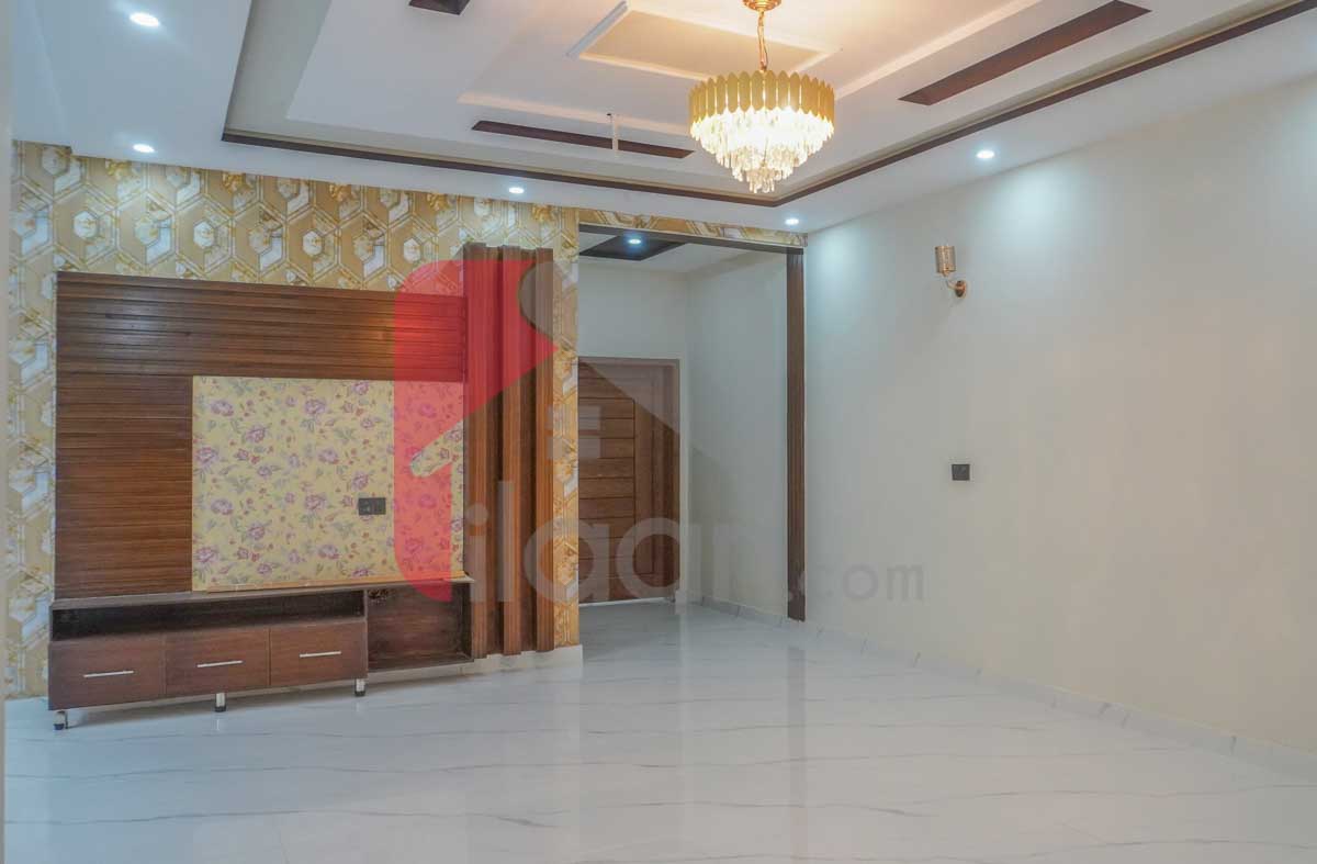 10 Marla House for Sale in Nasheman-e-Iqbal, Lahore