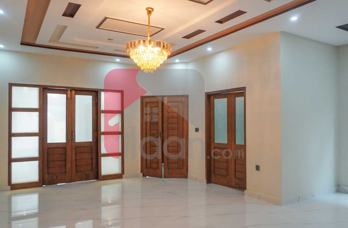 10 Marla House for Sale in Nasheman-e-Iqbal, Lahore