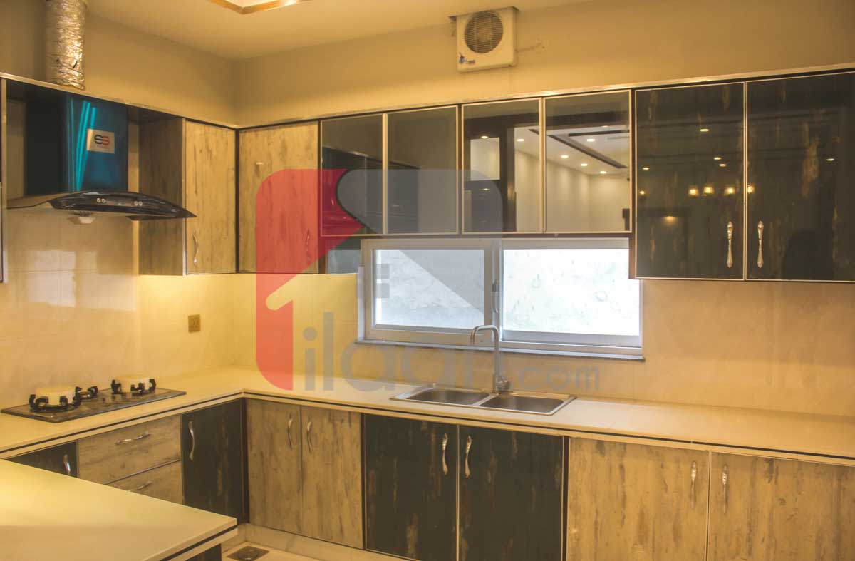 10 Marla House for Sale in Bahria Town, Lahore