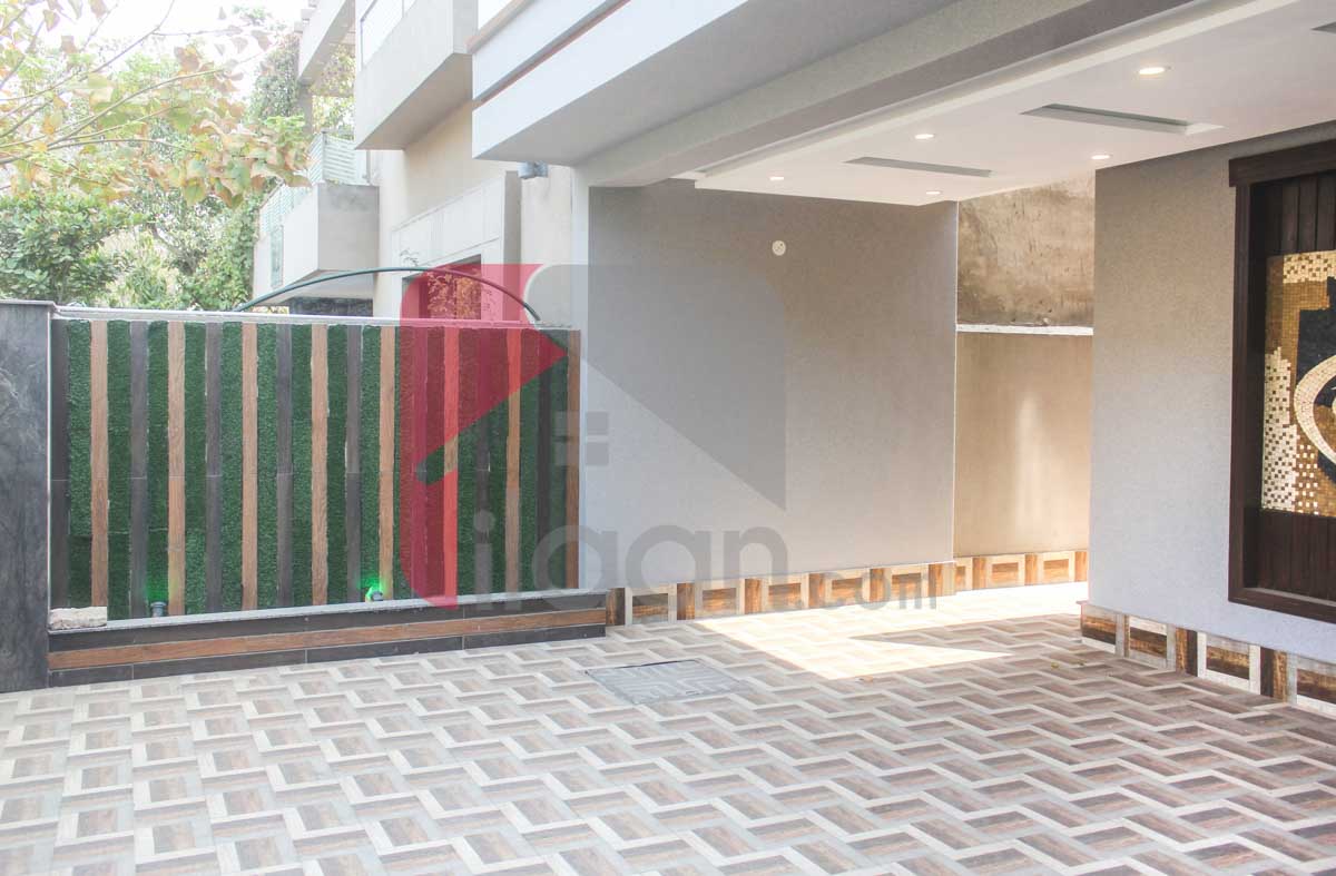 10 Marla House for Sale in Bahria Town, Lahore