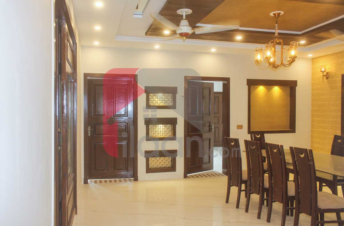 10 Marla House for Sale in Bahria Town, Lahore