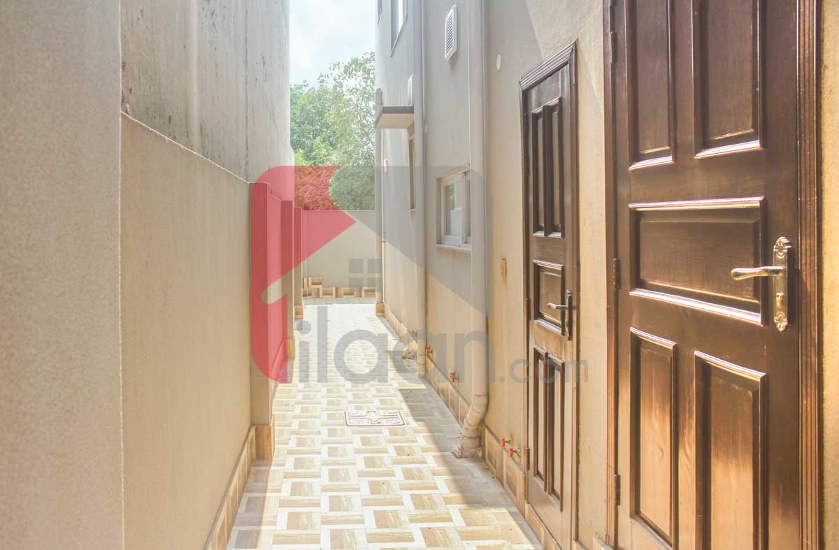10 Marla House for Sale in Bahria Town, Lahore