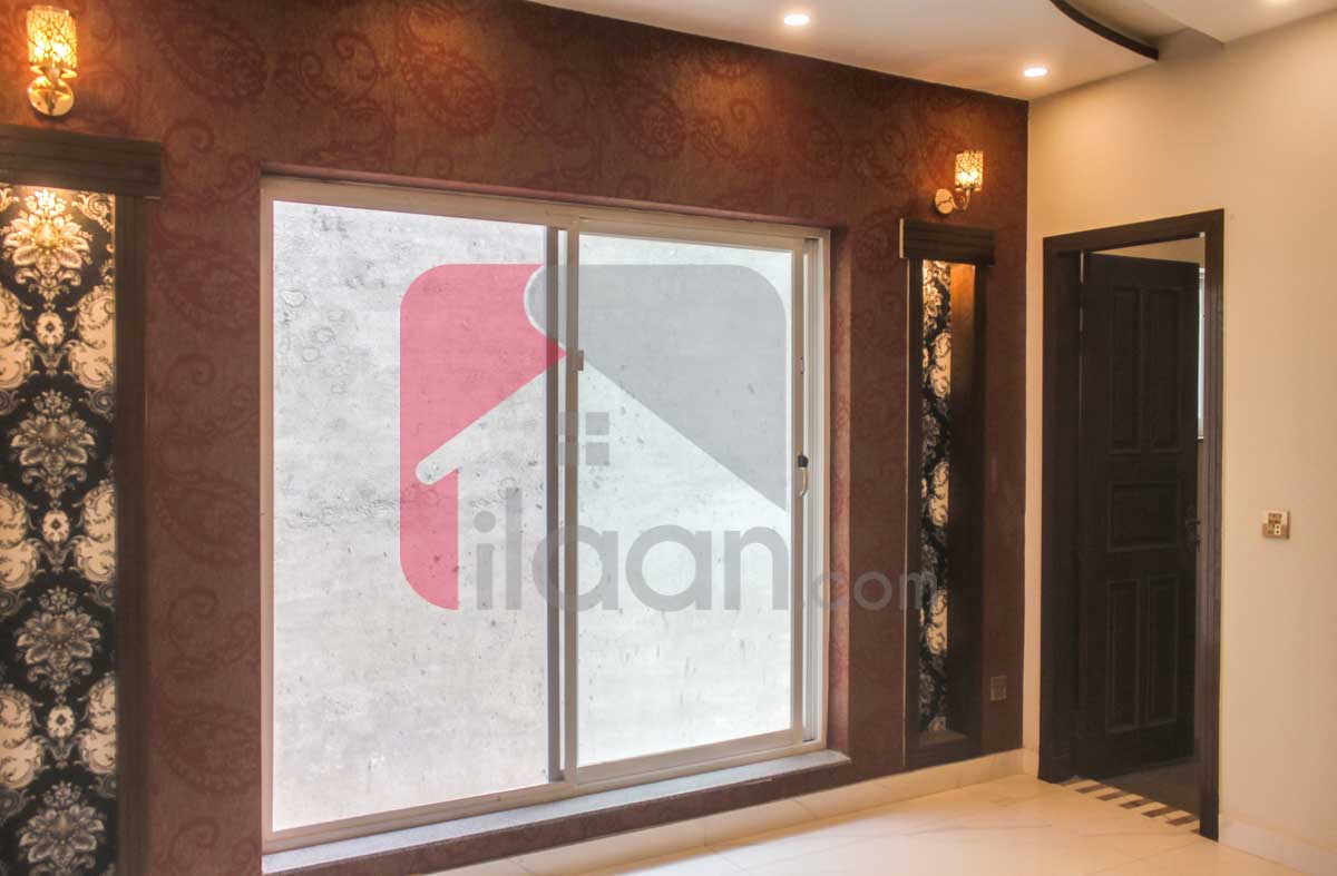 10 Marla House for Sale in Bahria Town, Lahore