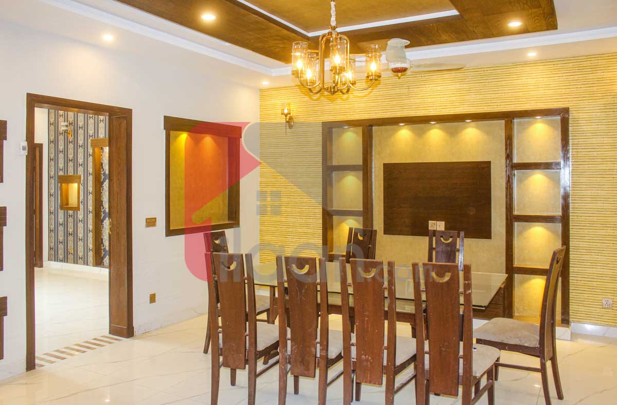 10 Marla House for Sale in Bahria Town, Lahore