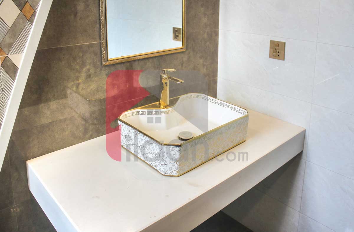 10 Marla House for Sale in Bahria Town, Lahore