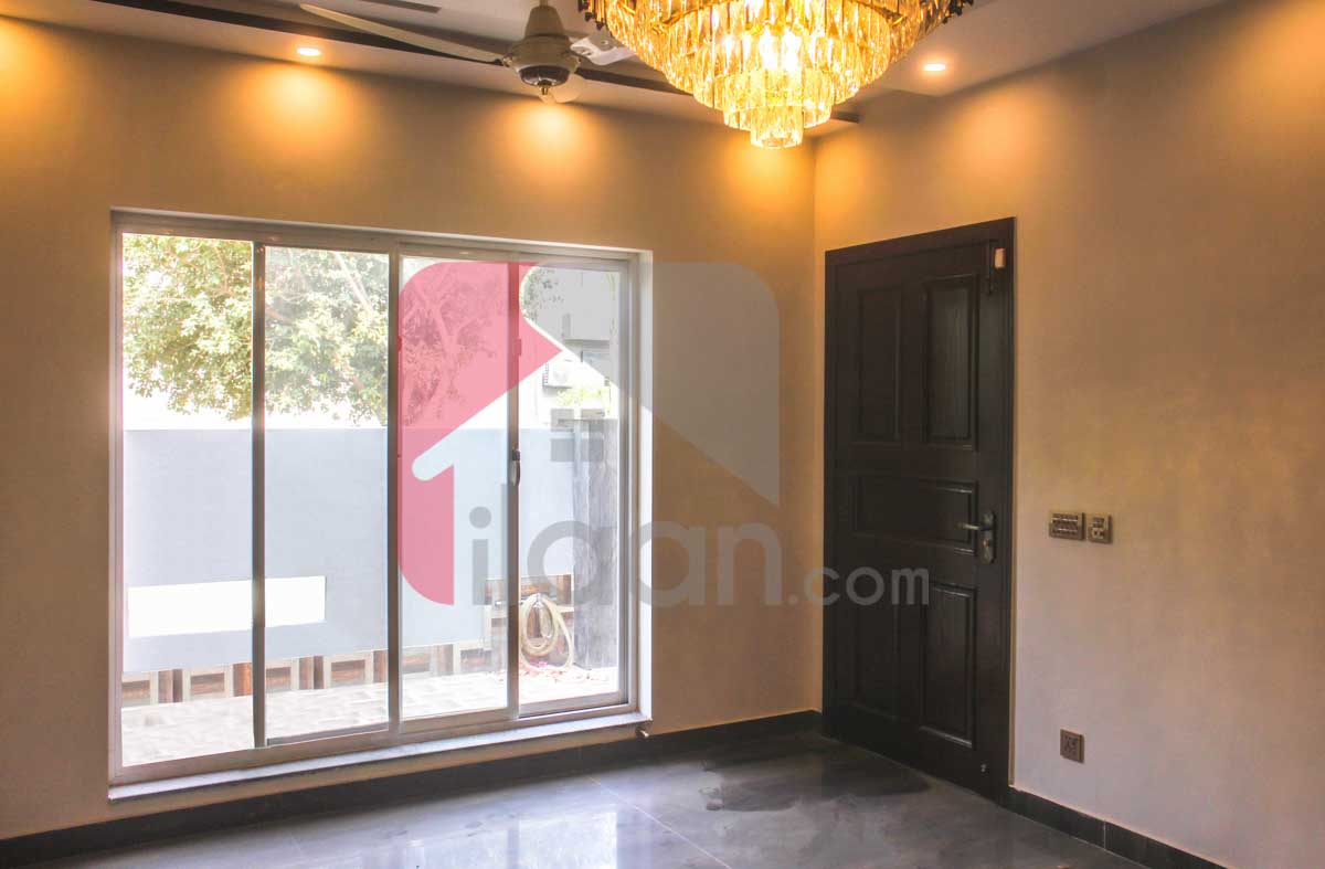 10 Marla House for Sale in Bahria Town, Lahore