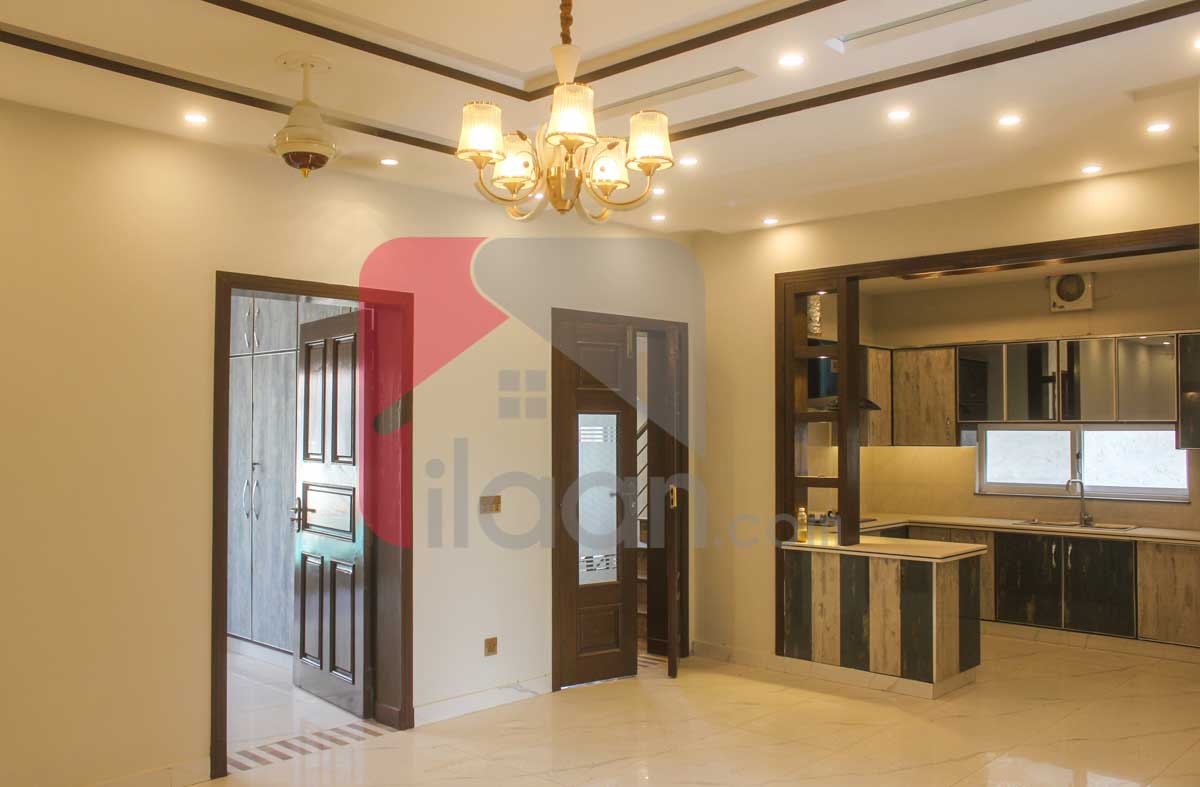 10 Marla House for Sale in Bahria Town, Lahore