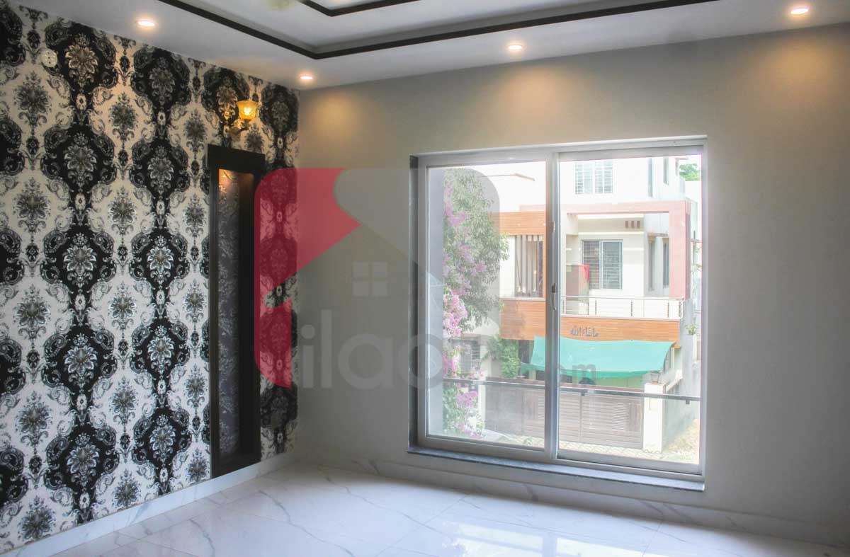 10 Marla House for Sale in Bahria Town, Lahore