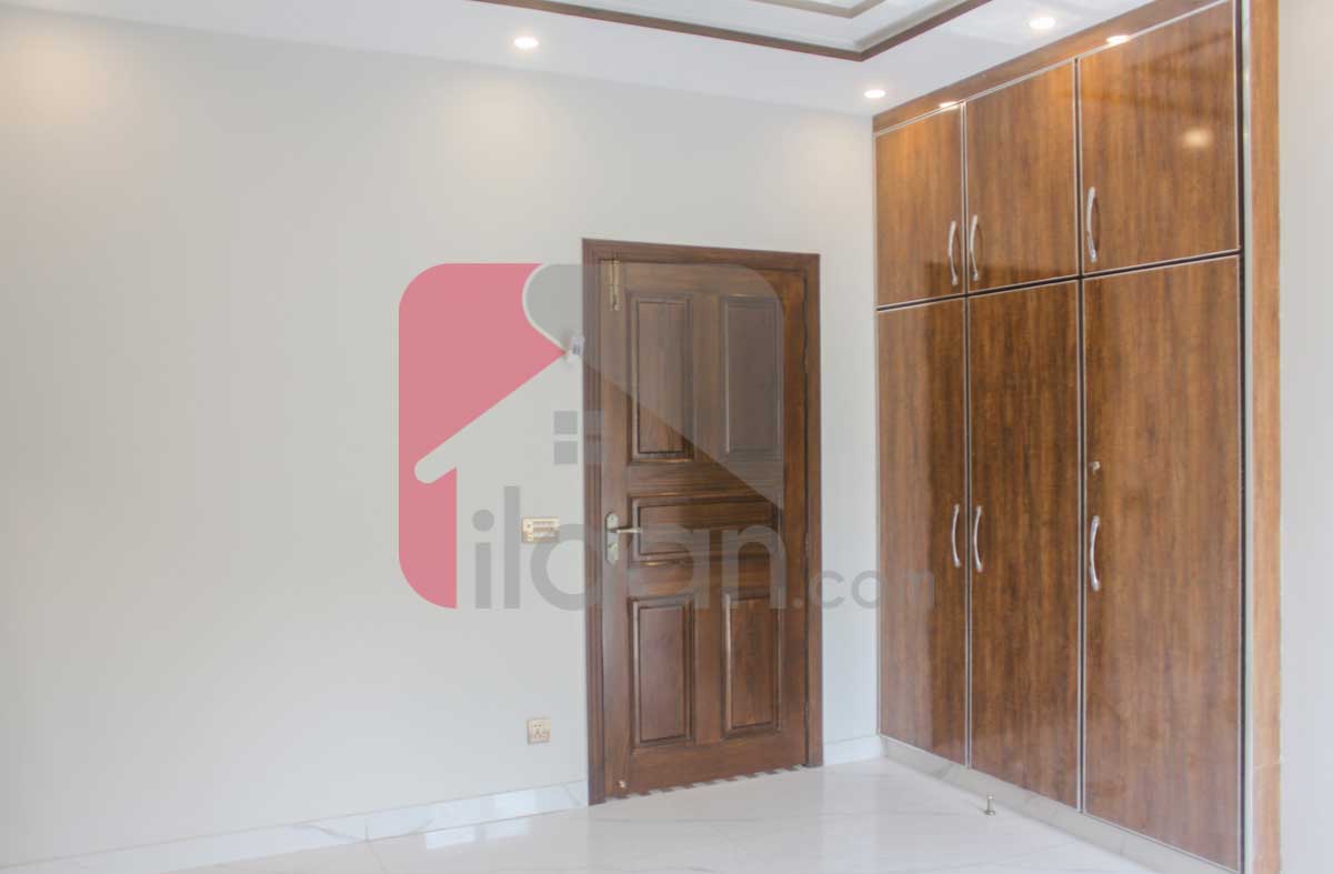 10 Marla House for Sale in Bahria Town, Lahore