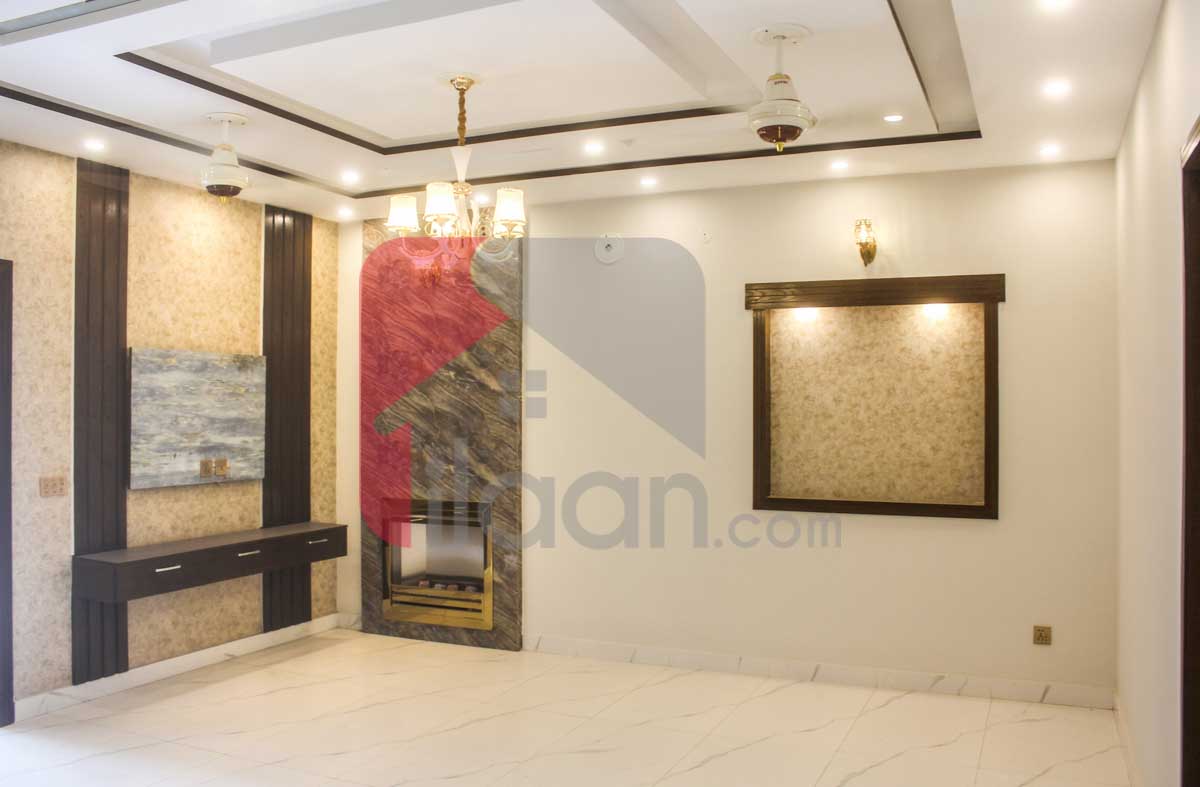 10 Marla House for Sale in Bahria Town, Lahore