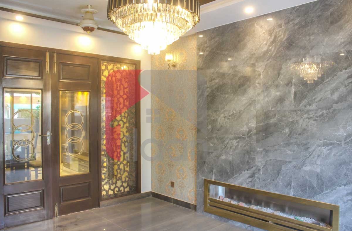 10 Marla House for Sale in Bahria Town, Lahore